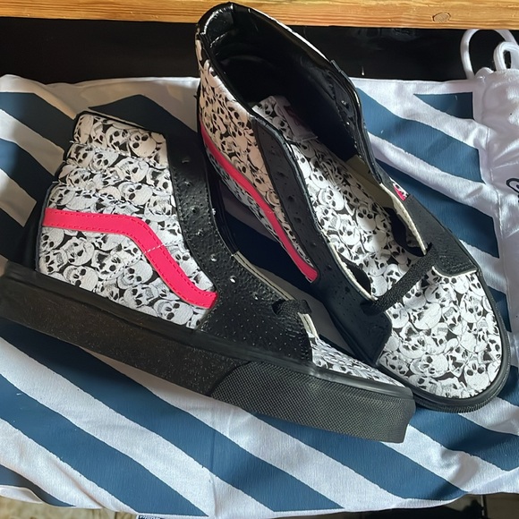 Custom Vans - Picture 2 of 6